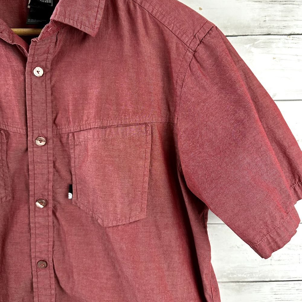 The North Face Short Sleeve‎ Button up Shirt Mens Red Size Medium Metallic - Picture 6 of 11